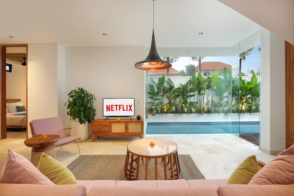 Eight Palms Villa
